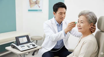 고막운동성검사(임피던스)—이어팁 삽입 또는 장비 클로즈업